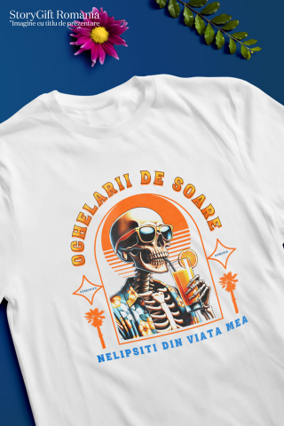 Tricou Femei, Barbati, Copii, Fata, Baiat, Unisex Personalizat "Produse personalizate pentru vacanță – Craniu uman cu ochelari de soare și cămașă florală pe plajă cu cocktail" [2]