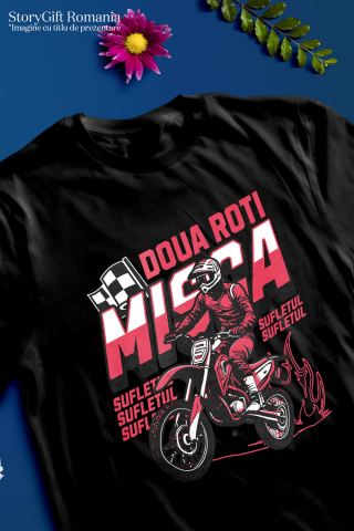 Tricou Femei, Barbati, Copii, Fata, Baiat, Unisex Personalizat Cursa de Motocicletă – Bărbat în Echipament Profesionist și Steag de Finish [2]