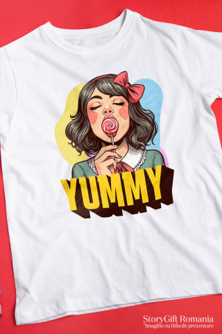 Tricou Femei, Barbati, Copii, Fata, Baiat, Unisex Personalizat Fată Brunetă cu Funda Roșie și Acadea - Cadouri Dulci și Amuzante pentru Copii și Familie [2]