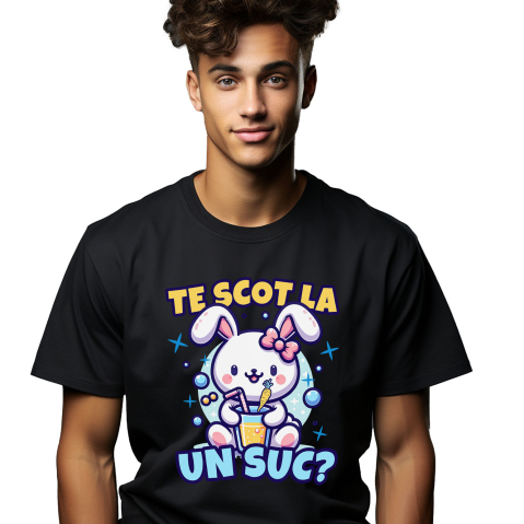 Tricou Femei, Barbati, Copii, Fata, Baiat, Unisex Personalizat "Iepure Alb cu Fundă Roz și Suc de Fructe - Cadou Amuzant pentru Copii și Prieteni"