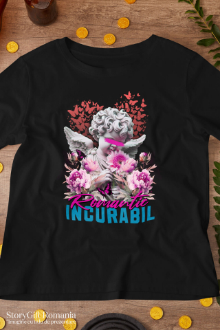 Tricou Femei, Barbati, Copii, Fata, Baiat, Unisex Personalizat Statuie Înger Copil cu Flori Roz și Mesaj „Romantic Incurabil” – Cadou Personalizat [2]