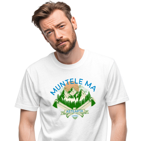 Tricou Femei, Barbati, Copii, Fata, Baiat, Unisex Personalizat "Aventura Montană cu Topoare și Siluetă de Urs Brun – Muntele Mă Așteaptă"