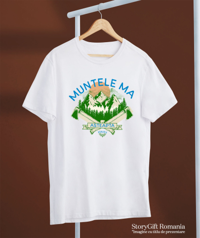 Tricou Femei, Barbati, Copii, Fata, Baiat, Unisex Personalizat "Aventura Montană cu Topoare și Siluetă de Urs Brun – Muntele Mă Așteaptă" [2]
