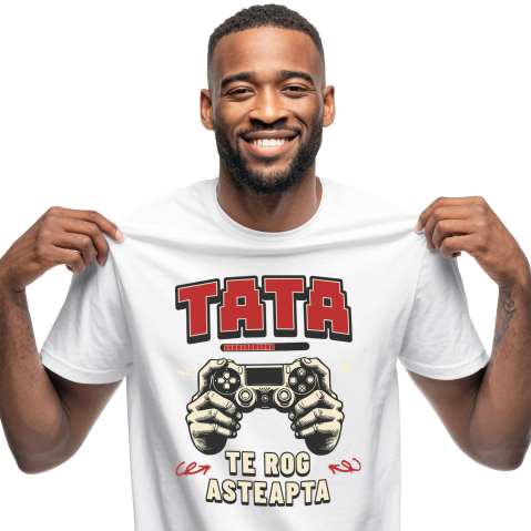 Lume Digitala - Tricou Femei, Barbati, Copii, Fata, Baiat, Unisex Personalizat Mâini de Bărbat cu Manetă de Jocuri Video - Cadou Personalizat „Tata Te Rog Așteaptă” pentru Familie și Prieteni