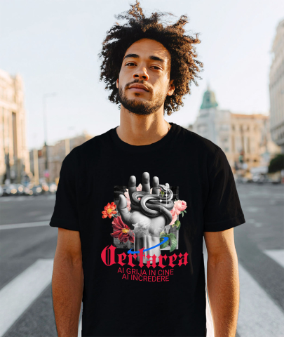 Tricou Femei, Barbati, Copii, Fata, Baiat, Unisex Personalizat Mână Umană cu Șarpe Periculos și Flori Colorate – Cadou Personalizat „Iertarea – Ai Grijă în Cine Ai Încredere” [1]