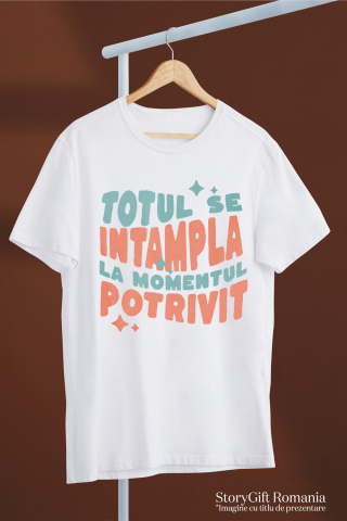Tricou Femei, Barbati, Copii, Fata, Baiat, Unisex Personalizat Totul se Întâmplă la Momentul Potrivit – Tricou Motivațional cu Stele [2]
