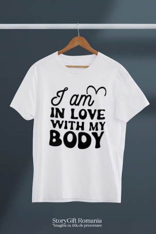 Tricou Barbati cu mesajul "I am in love with my body" - sunt indragostit de corpul meu cu imprimeu pe Fata, 100% Bumbac, Alb, M [1]