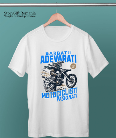 Tricou Femei, Barbati, Copii, Fata, Baiat, Unisex Personalizat Motociclist de Curse cu Cască și Eșarfă – Design pentru Pasionați [2]