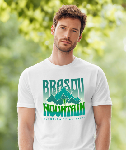 Tricou Femei, Barbati, Copii, Fata, Baiat, Unisex Personalizat "Aventura Montană în Brașov – Munte Înalt și Siluetă Umană Pe Stâncă" [1]