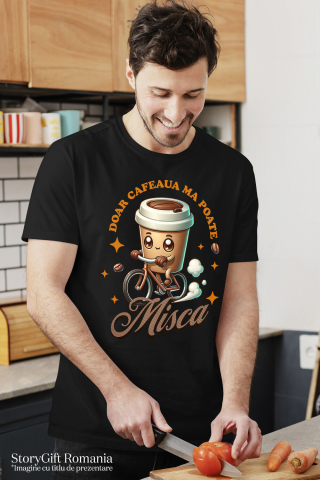 Tricou Femei, Barbati, Copii, Fata, Baiat, Unisex Personalizat „Pahar Personalizat „Doar Cafeaua Mă Mișcă” – Cadou Perfect pentru Iubitorii de Cafea și Biciclete” [1]