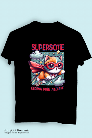 Tricou Femei, Barbati, Copii, Fata, Baiat, Unisex Personalizat Pisica Cu Masca Si Pelerina Rosie În Zbor – Cadou Personalizat „Super Sotie Eroina Prin Alegeri” [2]