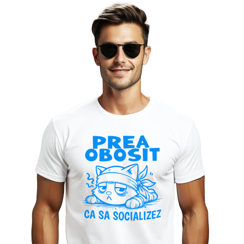 Pisici - Tricou Femei, Barbati, Copii, Fata, Baiat, Unisex Personalizat Pisica Extenuată Tristă Cu Mesaj „Prea Obosit Ca Să Socializez” – Cadou Amuzant Pentru Iubitorii De Motani