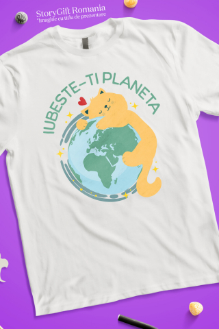 Tricou Femei, Barbati, Copii, Fata, Baiat, Unisex Personalizat "Pisica Galbenă Îmbrățișând Planeta Pământ - Iubește-ți Planeta, Cadou Ecologic pentru Familie și Copii" [2]