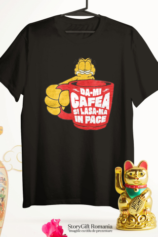Tricou Femei, Barbati, Copii, Fata, Baiat, Unisex Personalizat „Cana Garfield Imensă cu Cafea - Mesaj Haios „Dă-mi Cafea și Lasa-mă în Pace” – Cadou Perfect pentru Iubitorii de Pisici și Cafea” [2]