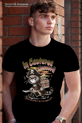 Tricou Femei, Barbati, Copii, Fata, Baiat, Unisex Personalizat "Pisica Pirat cu Pălărie și Cufăr Cranii - Aventură cu Comori pentru Copii" [1]