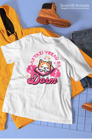 Tricou Femei, Barbati, Copii, Fata, Baiat, Unisex Personalizat Pisica Portocalie Pe Pernă Roz – Cadou Personalizat „Astăzi Vreau Să Dorm” pentru Iubitorii De Pisici și Somn [2]