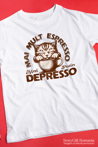 Tricou Femei, Barbati, Copii, Fata, Baiat, Unisex Personalizat „Cană Personalizată „Mai Mult Expresso Mai Puțin Depresso” cu Pisică Somnoroasă – Cadou Amuzant pentru Iubitorii de Cafea și Pisici” [2]