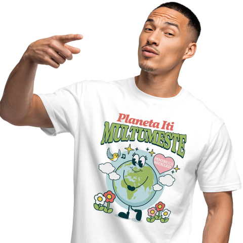 Planeta - Tricou Femei, Barbati, Copii, Fata, Baiat, Unisex Personalizat "Planeta veselă cu gene lungi – Protejează natura, cadouri ecologice personalizate pentru familie"