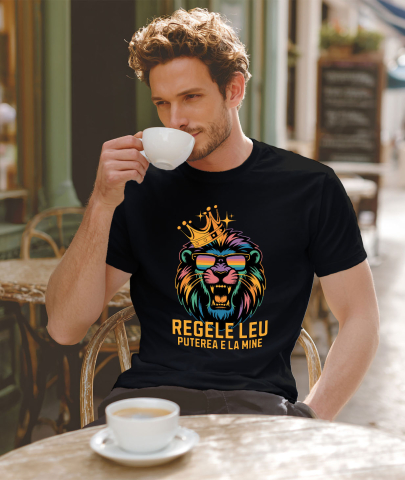 Tricou Femei, Barbati, Copii, Fata, Baiat, Unisex Personalizat Tricou Personalizat Regele Leu Furios cu Ochelari de Soare – "Puterea E La Mine" | Cadou pentru Iubitori de Leu și Putere [1]