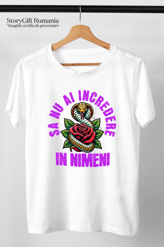 Tricou Femei, Barbati, Copii, Fata, Baiat, Unisex Personalizat Șarpe cu Trandafir Roșu și Text „Să Nu Ai Încredere în Nimeni” | Cadouri Personalizate pentru Femei, Familie și Prieteni [2]