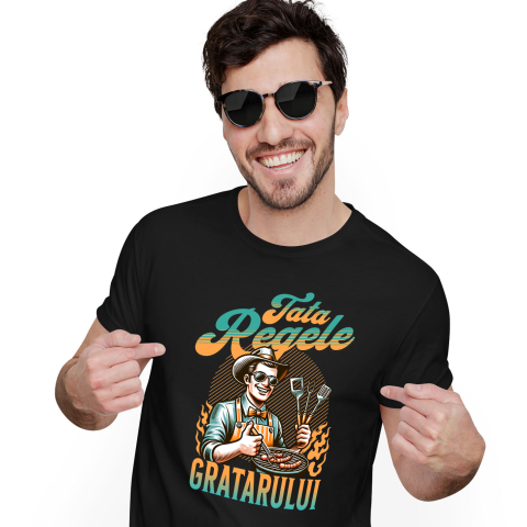 Tricou Femei, Barbati, Copii, Fata, Baiat, Unisex Personalizat Cadou personalizat pentru tata – Pălărie, ochelari, papion și instrumente pentru grătar – „Tata Regele”