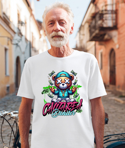 Tricou Femei, Barbati, Copii, Fata, Baiat, Unisex Personalizat Urs de Plus Stil Gangster cu Bancnote în Zbor – „În Căutarea Banilor” – Cadou Personalizat pentru Familie, Tati, Copii, Prieteni [1]