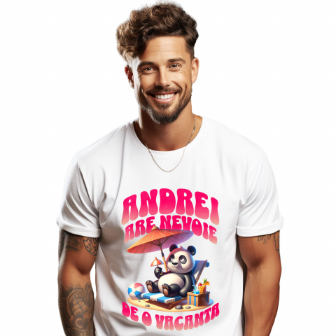 Tricou Femei, Barbati, Copii, Fata, Baiat, Unisex Personalizat "Produse personalizate pentru vacanță – Urs panda pufos pe plajă cu text 'Andrei are nevoie de o vacanță'"