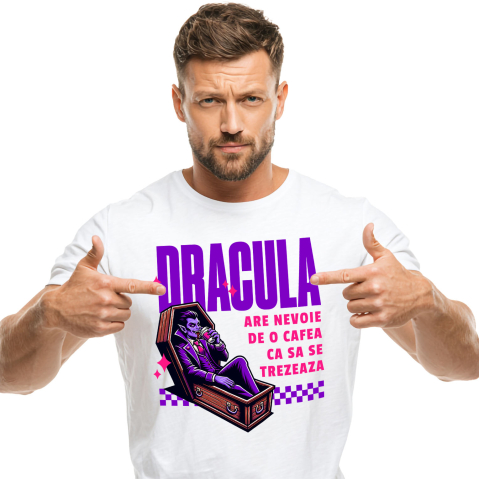 Tricou Femei, Barbati, Copii, Fata, Baiat, Unisex Personalizat Vampir în Sicriu cu Cafea – Cadou Amuzant pentru Dracula și Tati