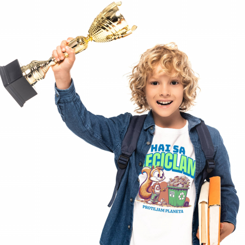 Tricou Femei, Barbati, Copii, Fata, Baiat, Unisex Personalizat Veveriță Tomberan cu Deseu Reciclat – Cadou Personalizat pentru Educație Ecologică