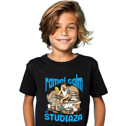 Educatie - Tricou Femei, Barbati, Copii, Fata, Baiat, Unisex Personalizat Băiat Extenuat și Somnoros Cu Teanc de Cărți | Motivație pentru Studii la Facultate