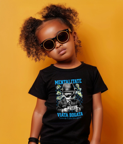 Tricou Femei, Barbati, Copii, Fata, Baiat, Unisex Personalizat Bebeluș în Costum Stil Mafiot cu Ochelari și Bancnotă – „Mentalitate Viață Bogată” – Cadou Personalizat pentru Familie, Tati, Copii, Prieteni [3]