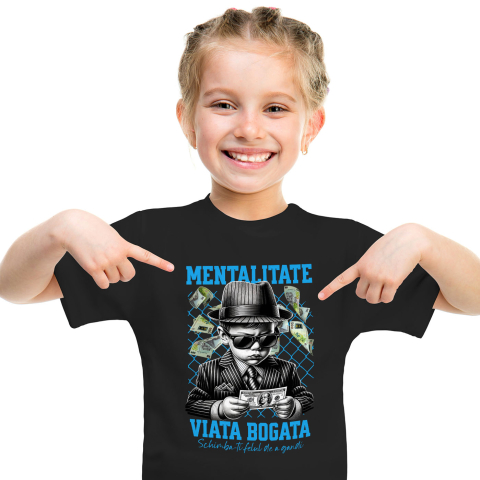Tricou Femei, Barbati, Copii, Fata, Baiat, Unisex Personalizat Bebeluș în Costum Stil Mafiot cu Ochelari și Bancnotă – „Mentalitate Viață Bogată” – Cadou Personalizat pentru Familie, Tati, Copii, Prieteni [1]