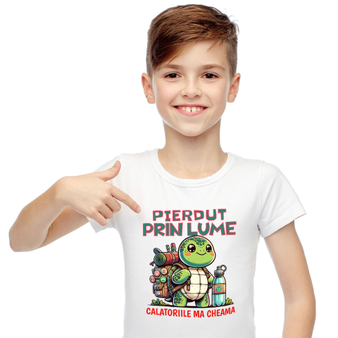 Calatorie - Tricou Femei, Barbati, Copii, Fata, Baiat, Unisex Personalizat "Broasca Țestoasă cu Rucsac și Apă – Călătoriile Mă Cheamă – Cadou Perfect pentru Aventuri în Natură"