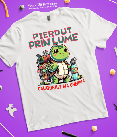 Tricou Femei, Barbati, Copii, Fata, Baiat, Unisex Personalizat "Broasca Țestoasă cu Rucsac și Apă – Călătoriile Mă Cheamă – Cadou Perfect pentru Aventuri în Natură" [4]