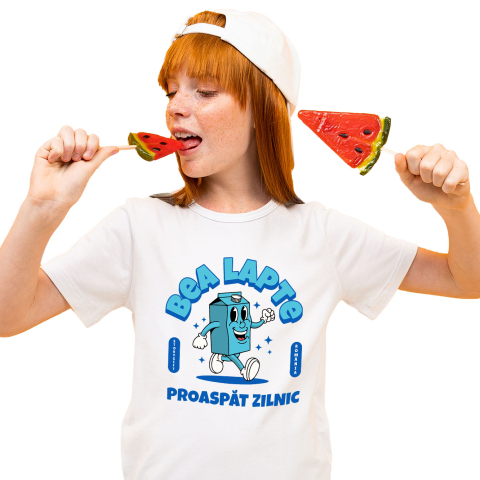 Tricou Femei, Barbati, Copii, Fata, Baiat, Unisex Personalizat „Cutie Veselă „Bea Lapte Proaspăt Zilnic” – Cadou Personalizat pentru Copii și Familie” [1]