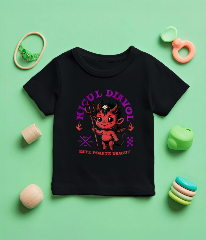 Tricou Femei, Barbati, Copii, Fata, Baiat, Unisex Personalizat Diavol Cu Furca și Mesaj „Micul Diavol Este Foarte Drăguț” pentru Halloween | Cadou Personalizat pentru Copii [4]