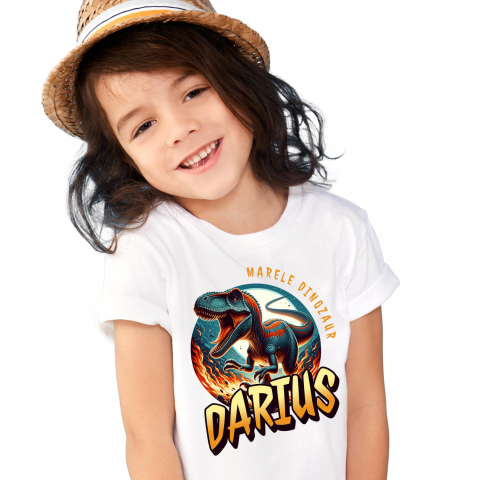 Tricou Femei, Barbati, Copii, Fata, Baiat, Unisex Personalizat Dinozaur T-rex Furios prin Flăcări – Marele Dinozaur Darius pentru Cadouri Personalizate [1]