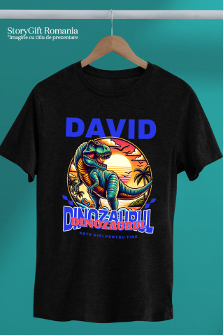 Tricou Femei, Barbati, Copii, Fata, Baiat, Unisex Personalizat Dinozaur T-rex în Junglă – „David, Dinozaurul Este Aici pentru Tine” | Cadou Personalizat pentru Copii [4]