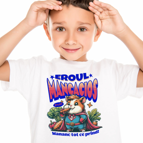 Tricou Femei, Barbati, Copii, Fata, Baiat, Unisex Personalizat Hamster Pufos În Grădină Cu Morcov – Cadou Personalizat „Eroul Mâncăcios” Pentru Copii