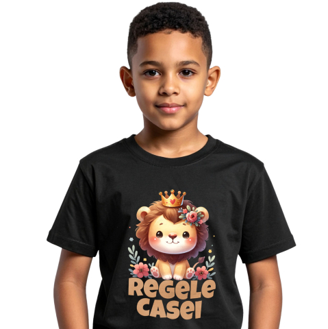 Copii - Tricou Femei, Barbati, Copii, Fata, Baiat, Unisex Personalizat Leu cu Coamă Veselă și Coroană Regală – Cadou Personalizat pentru Tătici și Familie