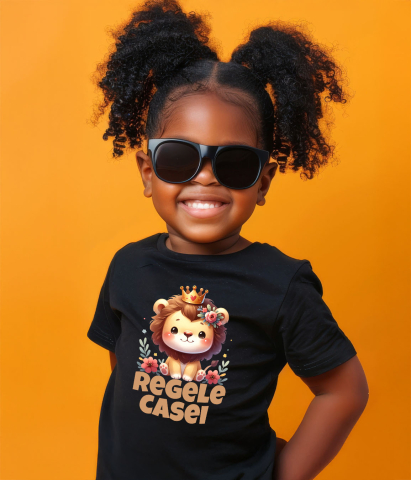 Tricou Femei, Barbati, Copii, Fata, Baiat, Unisex Personalizat Leu cu Coamă Veselă și Coroană Regală – Cadou Personalizat pentru Tătici și Familie [3]