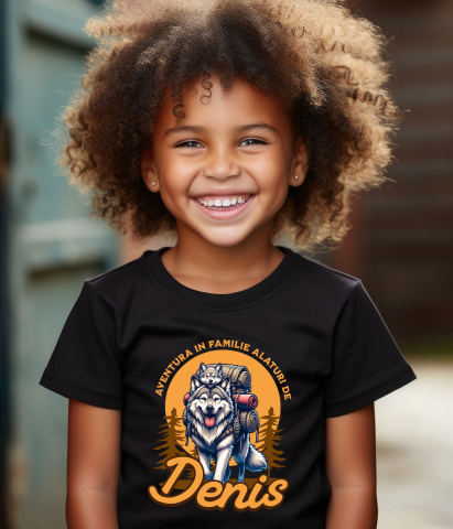 Tricou Femei, Barbati, Copii, Fata, Baiat, Unisex Personalizat „Lup Sălbatic și Pui Cu Rucsac de Aventură – Cadou Personalizat pentru Familii și Călătorii în Natură” [3]