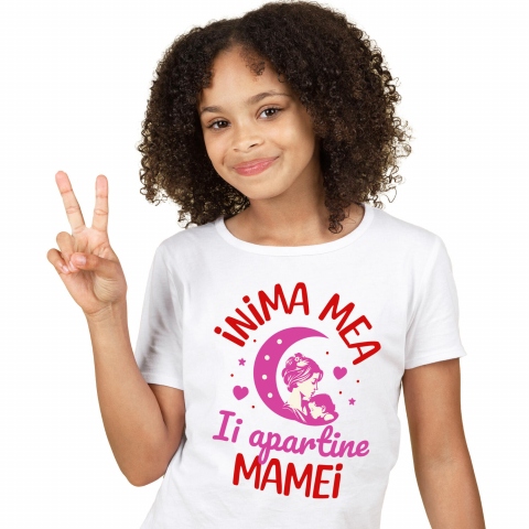 Mama - Tricou Femei, Barbati, Copii, Fata, Baiat, Unisex Personalizat "Inima Mea Îi Aparține Mamei – Cadouri Personalizate pentru Mama și Fiică"