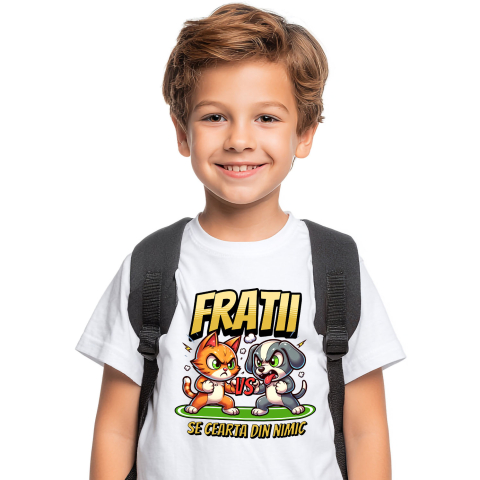 Copii - Tricou Femei, Barbati, Copii, Fata, Baiat, Unisex Personalizat Pisica și Câine – Război Amuzant între Frați „Se Cearta Din Nimic” – Cadou Personalizat