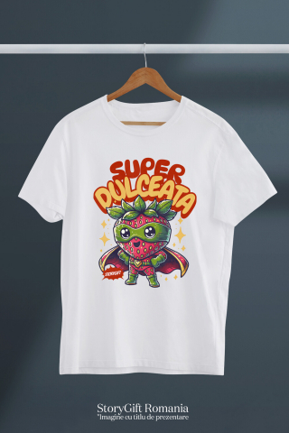 Tricou Femei, Barbati, Copii, Fata, Baiat, Unisex Personalizat Super Erou Căpșună cu Capa Roșie – Cadou Personalizat „Super Dulceață” pentru Copii [2]