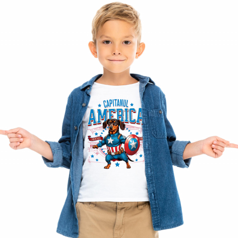 Tricou Femei, Barbati, Copii, Fata, Baiat, Unisex Personalizat Teckel în Costum Captain America cu Pelerină - Cadou Personalizat pentru Copii și Iubitorii de Câini [1]
