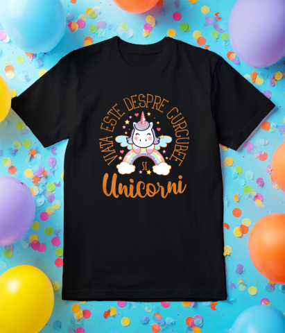 Tricou Femei, Barbati, Copii, Fata, Baiat, Unisex Personalizat Unicorn pe Curcubeu Multicolor – Cadou Personalizat pentru Copii și Familie [4]