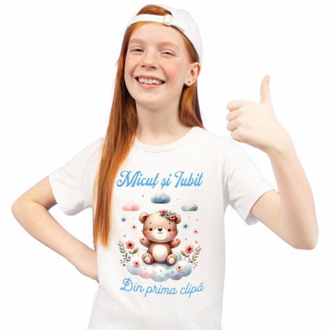 Tricou Femei, Barbati, Copii, Fata, Baiat, Unisex Personalizat Cadou Personalizat „Micuț Și Iubit Din Prima Zi” | Ursuleț De Pluș Maro Pe Norisor [1]