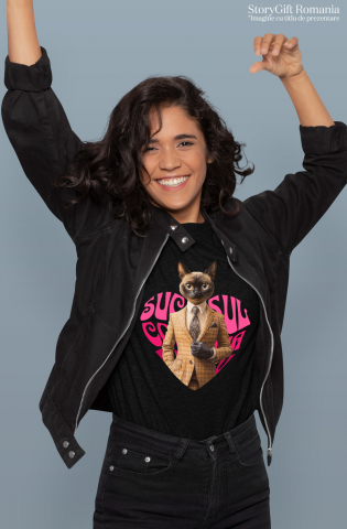 Tricou Femei cu Animal La Costum, Text in Forma de Inima , Peronalizata cu Numele si Poza Animalului Tau cu imprimeu pe Fata, 100% Bumbac, Negru, XS [1]