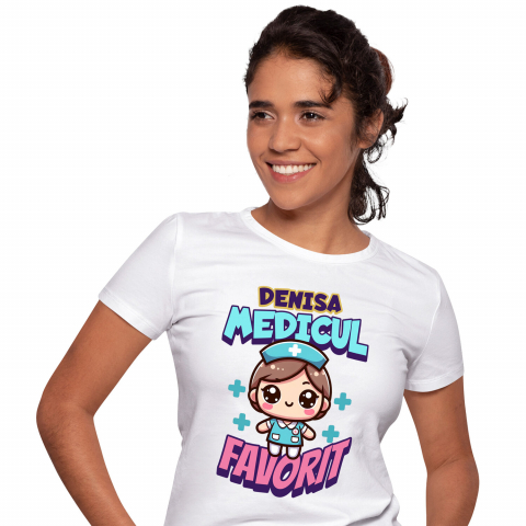 Tricou Femei, Barbati, Copii, Fata, Baiat, Unisex Personalizat Asistentă Medicală în Ținută Albastră – Design Personalizat pentru Profesioniști